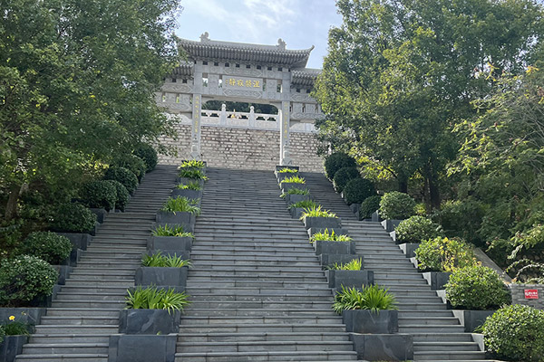 天津墓園接待客戶的儀態(tài)